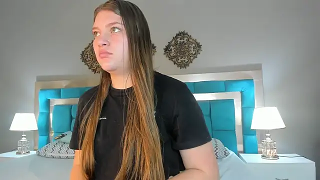 Snapshot of LiiaVelvet chatting on 12-16-25, 01:59 LiiaVelvet online show from 12-16-25, 01:59