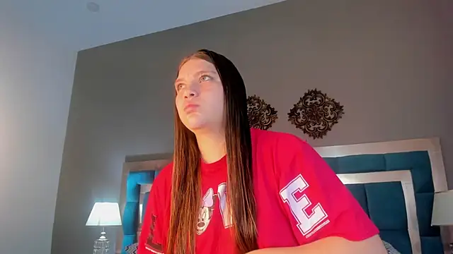 Snapshot of LiiaVelvet chatting on 12-19-25, 01:35 LiiaVelvet online show from 12-19-25, 01:35