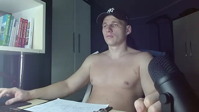 Snapshot of Poliglotjoe1 chatting on 11-28-25, 04:23 Poliglotjoe1 online show from 11-28-25, 04:23