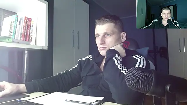 Snapshot of Poliglotjoe1 chatting on 11-30-25, 08:04 Poliglotjoe1 online show from 11-30-25, 08:04