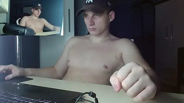 Snapshot of Poliglotjoe1 chatting on 12-16-25, 05:39 Poliglotjoe1 online show from 12-16-25, 05:39