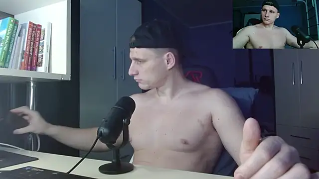 Snapshot of Poliglotjoe1 chatting on 12-04-25, 10:03 Poliglotjoe1 online show from 12-04-25, 10:03