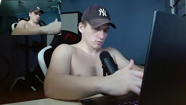 Snapshot of Poliglotjoe1 chatting on 01-10-26, 01:06 Poliglotjoe1 online show from 01-10-26, 01:06