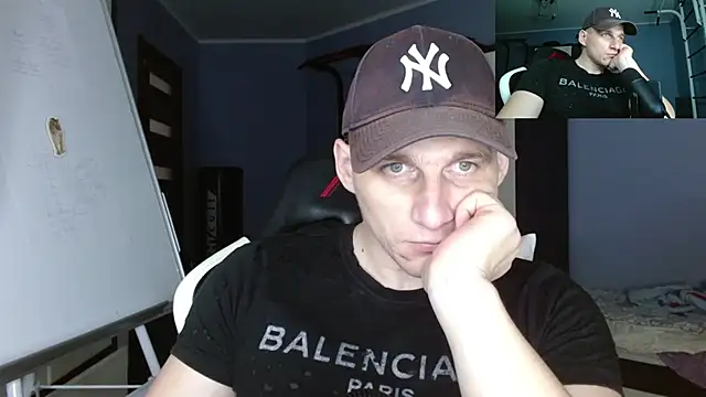 Snapshot of Poliglotjoe1 chatting on 11-25-25, 05:46 Poliglotjoe1 online show from 11-25-25, 05:46