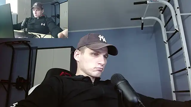 Snapshot of Poliglotjoe1 chatting on 01-06-26, 02:54 Poliglotjoe1 online show from 01-06-26, 02:54