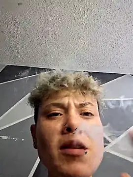 Snapshot of megan_NL chatting on 02-12-26, 08:30 megan NL online show from 02-12-26, 08:30