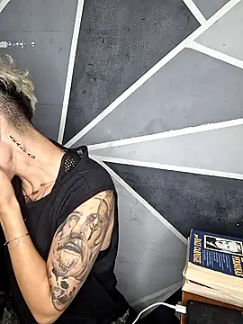 Snapshot of megan_NL chatting on 02-11-26, 02:11 megan NL online show from 02-11-26, 02:11