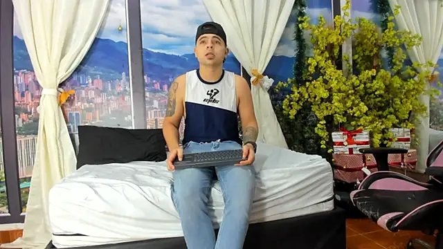 SabrinaAndEddy online show from 12-13-25, 08:04