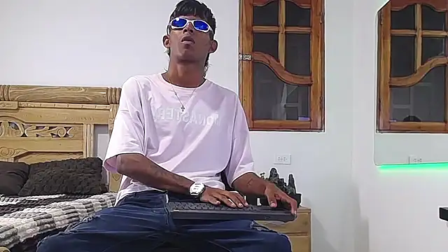 Snapshot of black_boy22_ chatting on 12-01-25, 02:45 black boy22 online show from 12-01-25, 02:45