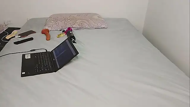 nelielg6 online show from 04-22-26, 10:05