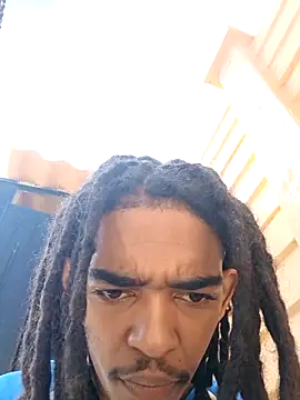 Snapshot of Eezxxx chatting on 12-17-25, 07:13 Eezxxx online show from 12-17-25, 07:13