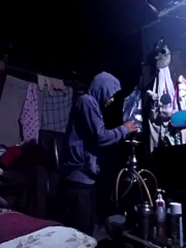 Snapshot of Eezxxx chatting on 12-19-25, 10:34 Eezxxx online show from 12-19-25, 10:34