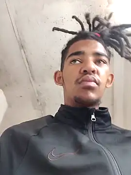 Snapshot of Eezxxx chatting on 12-23-25, 10:47 Eezxxx online show from 12-23-25, 10:47