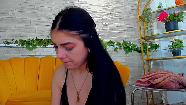 SerennaNoir online show from 12-18-25, 05:45