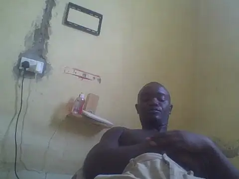 UsTwo  online show from 11-22-25, 04:33