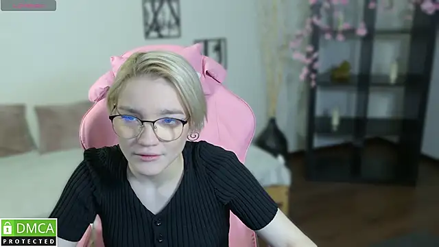 Megan Lora online show from 12-01-25, 08:15