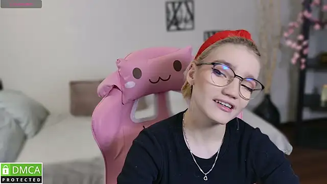 Megan Lora online show from 12-05-25, 08:13