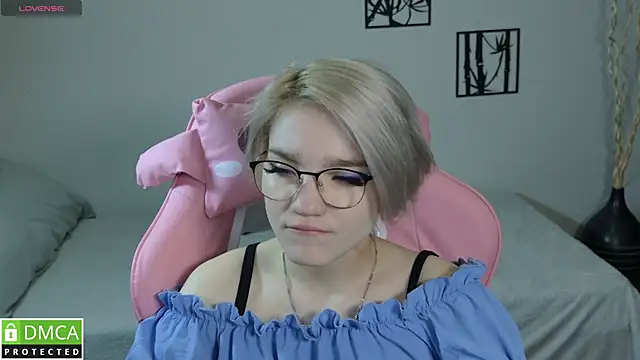 Megan Lora online show from 01-11-26, 12:50