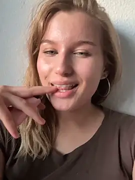 Snapshot of ImiMonroe chatting on 05-24-26, 04:18 ImiMonroe online show from 05-24-26, 04:18