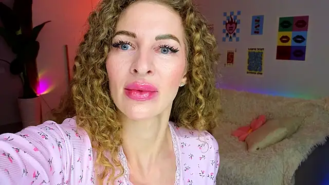 Snapshot of Anna__Herrera chatting on 02-18-26, 07:21 Anna Herrera online show from 02-18-26, 07:21