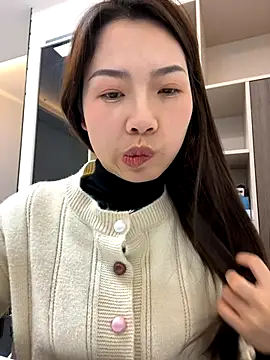 GYYoo online show from 12-18-25, 07:02