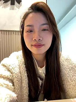 GYYoo online show from 11-24-25, 04:01