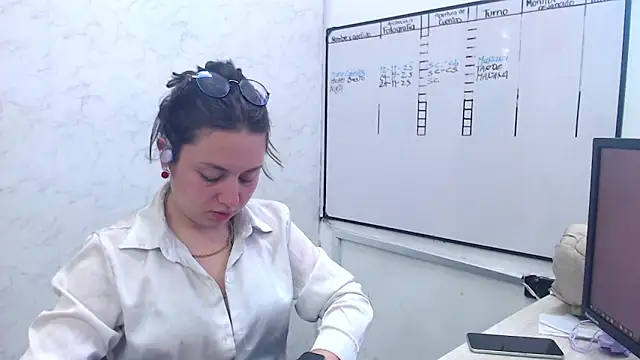 Alice Sinclair  online show from 11-24-25, 12:38