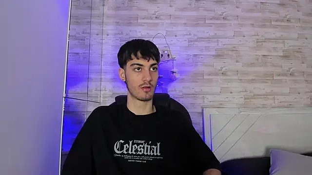 Snapshot of Emir_Ozan_ chatting on 02-09-26, 06:17 Emir Ozan online show from 02-09-26, 06:17