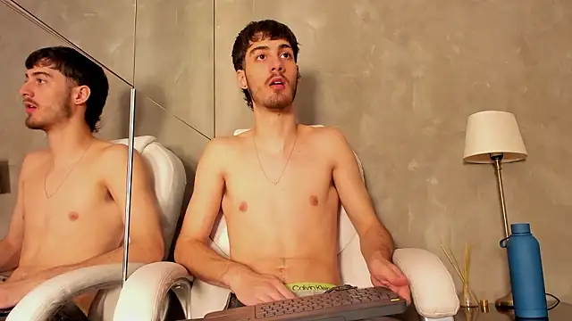 Snapshot of Emir_Ozan_ chatting on 03-03-26, 07:32 Emir Ozan online show from 03-03-26, 07:32