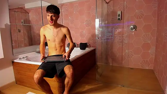 Snapshot of Emir_Ozan_ chatting on 02-08-26, 08:06 Emir Ozan online show from 02-08-26, 08:06