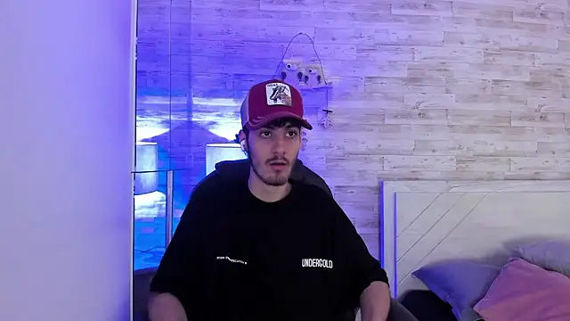 Snapshot of Emir_Ozan_ chatting on 02-01-26, 07:01 Emir Ozan online show from 02-01-26, 07:01