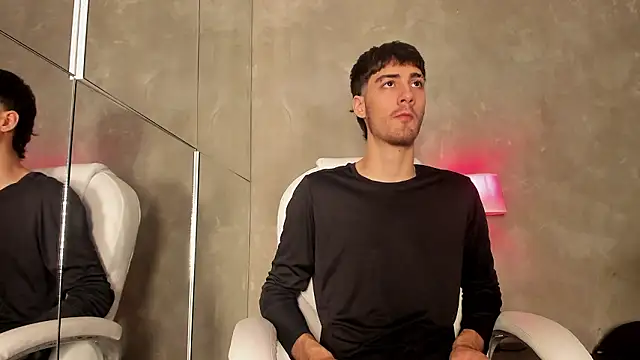 Snapshot of Emir_Ozan_ chatting on 02-17-26, 07:55 Emir Ozan online show from 02-17-26, 07:55