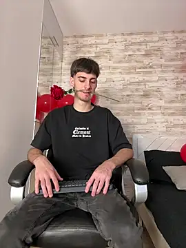 Snapshot of Emir_Ozan_ chatting on 02-13-26, 07:14 Emir Ozan online show from 02-13-26, 07:14