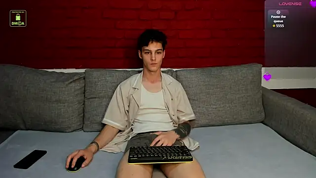 Snapshot of Adam_Porrter chatting on 06-20-26, 04:23 Adam Porrter online show from 06-20-26, 04:23