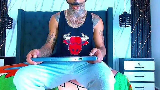 Hot Latino x online show from 01-15-26, 12:30