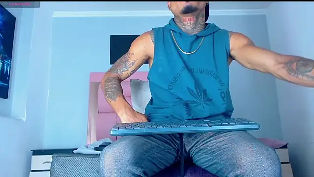 Hot Latino x online show from 02-06-26, 12:34