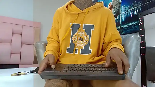 Hot Latino x online show from 04-01-26, 12:28