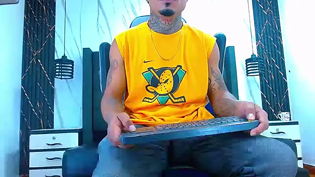 Hot Latino x online show from 02-19-26, 12:35