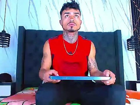 Hot Latino x online show from 01-12-26, 12:45