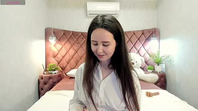 Snapshot of MonicaSway chatting on 01-15-26, 01:47 MonicaSway online show from 01-15-26, 01:47