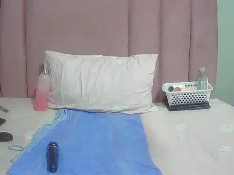 Snapshot of Cherrydollx chatting on 05-11-26, 04:04 Cherrydollx online show from 05-11-26, 04:04