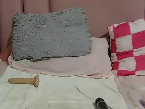 Snapshot of Cherrydollx chatting on 06-14-26, 05:25 Cherrydollx online show from 06-14-26, 05:25