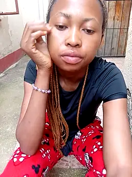 Snapshot of Sweethoneypot25 chatting on 12-17-25, 03:06 Sweethoneypot25 online show from 12-17-25, 03:06