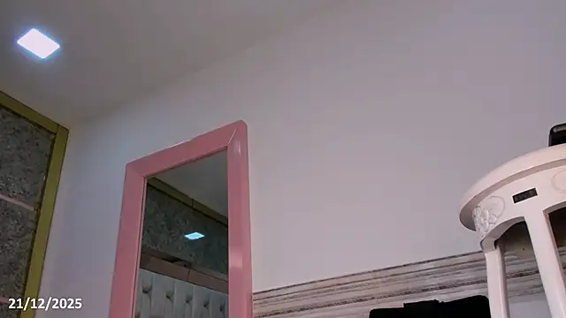 Snapshot of Melanie_St4r chatting on 12-21-25, 10:32 Melanie St4r online show from 12-21-25, 10:32