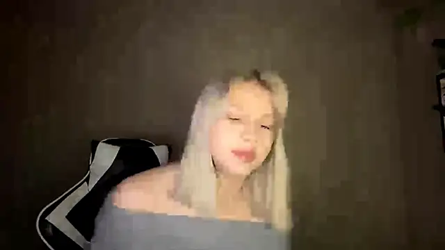 Snapshot of RosarioOler chatting on 11-21-25, 04:11 RosarioOler online show from 11-21-25, 04:11