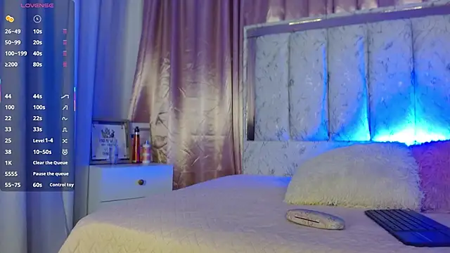 luna-fire online show from 03-11-26, 03:33