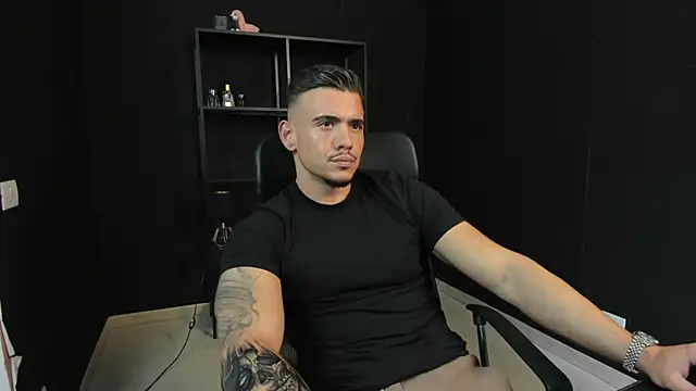 Snapshot of ElijahThorne chatting on 04-27-26, 10:24 ElijahThorne online show from 04-27-26, 10:24