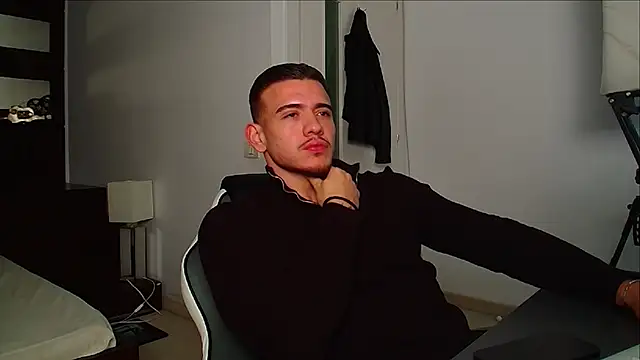 ElijahThorne online show from 11-25-25, 05:52