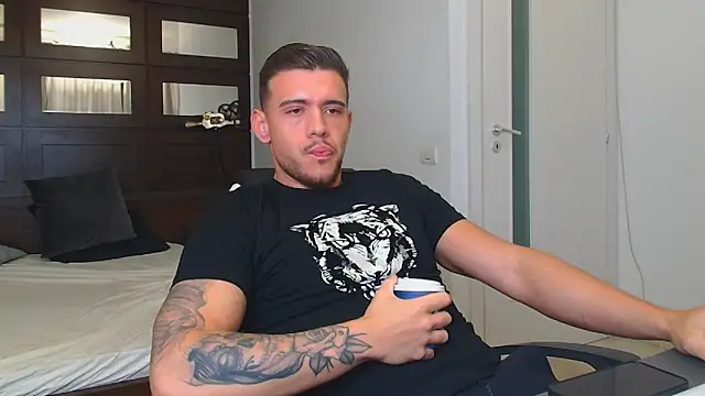 ElijahThorne online show from 01-19-26, 05:11