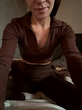 Snapshot of SexySapphire69x chatting on 01-09-26, 01:29 SexySapphire69x online show from 01-09-26, 01:29